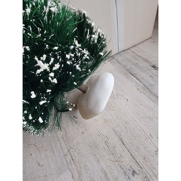 Dept 56 52329 frosted 22" spruce tree village accessory - Picture 7 of 8